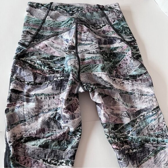 Lululemon   * Train Times Pant 25"  leggins Springscape Multi / Obsidian EUC - Picture 5 of 15